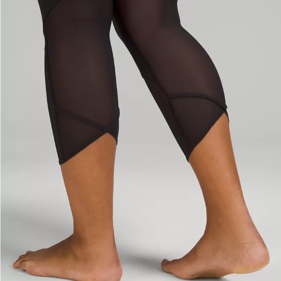 Lululemon NULU AND CRISSCROSS MESH HIGH-RISE CROP 23"
Black Size 2 - Picture 4 of 6